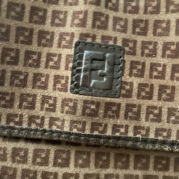 Excellent condition Rare Fendi soft Crossbody Bag with Iconic Pattern - Picture 2 of 13